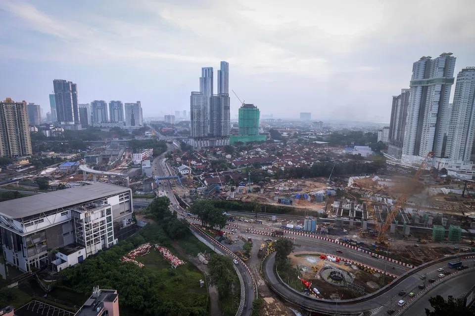 Projek Zon Ekonomi Khas Johor-Singapura (JS-SEZ) bakal dibangunkan di kawasan Iskandar Malaysia dan Pengerang, Johor, membabitkan keluasan 3,505 kilometer persegi di selatan Johor.