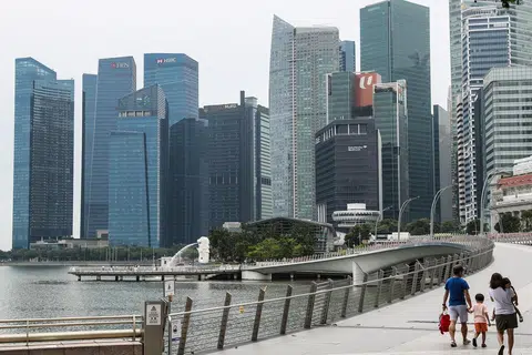 JADI PILIHAN: Singapura ialah pusat kewangan luar pesisir paling digemari dalam kalangan individu bernilai tinggi dari Indonesia dan Malaysia, menurut Tinjauan Pengurus Kekayaan Global BCG pada 2021.