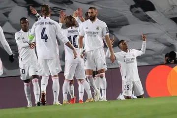 WIRA PASUKAN: Rodrigo (kanan) meraikan bersama rakan sepasukannya selepas menjaringkan gol kemenangan Real Madrid yang mengalahkan Inter Milan 3-2 di stadium Alfredo di Stefano dalam saingan Kumpulan B Liga Juara-Juara awal pagi semalam. - Foto EPA-EFE