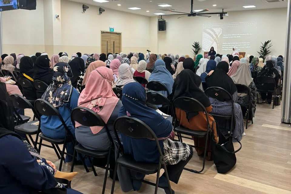 Program Konvokesyen Muslimah pada Mac 2024 diadakan di dewan serba guna baru Masjid Al-Amin.  