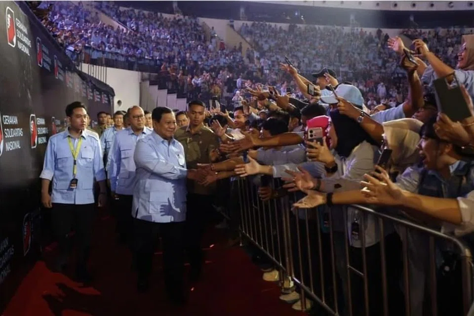 Presiden Prabowo Subianto mengumumkan langkah melupuskan sekitar 10 trilion rupiah ($634.3 juta) hutang lapuk petani, nelayan, dan pengusaha syarikat kecil dan sederhana (SME) pada 5 November untuk membantu mereka yang dibebani hutang dalam meneruskan perniagaan mereka.