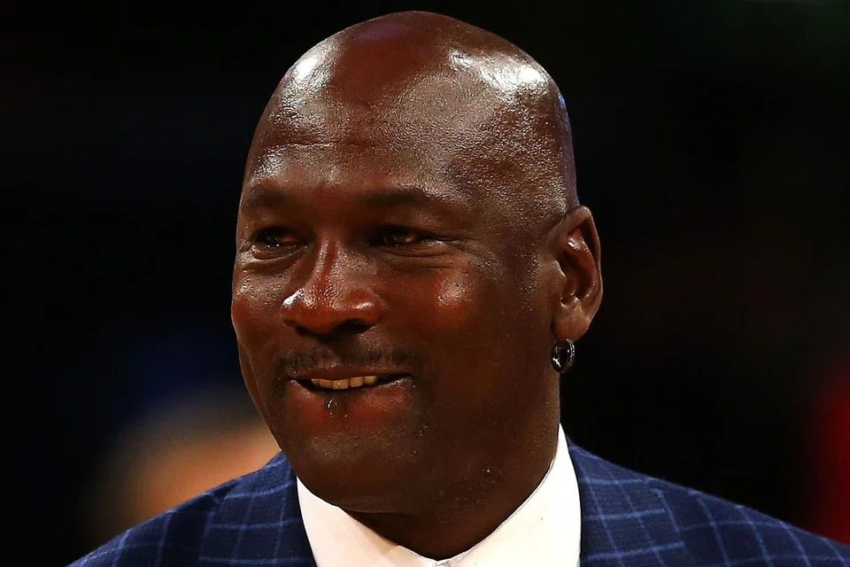 MICHAEL JORDAN: Legenda bola keranjang Amerika Syarikat yang kini pemiliki kelab Charlotte Hornets meraih pendapatan AS$110 juta ($148.4 juta) tahun lalu. - Foto AFP