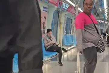 UNTUK WANITA SAJA: Abang Foodpanda viral di media sosial kerana meminta penumpang lelaki beralih dari gerabak yang dikhaskan untuk kaum Hawa.