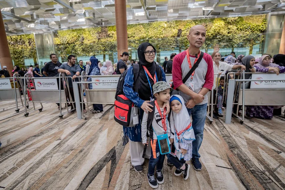TERIMA KEADAAN: Keluarga Encik Mohamed Fairus Tempal, 55 tahun; isterinya Cik Siti Nur Hafia Mustafa, 39 tahun dan anak-anak mereka Yusuf Sufyan Mohamed Fairus, enam tahun; dan Aisyah Sofia Mohamed Fairus, lima tahun, yang telah berangkat pada Rabu ke Amman, Jordan.