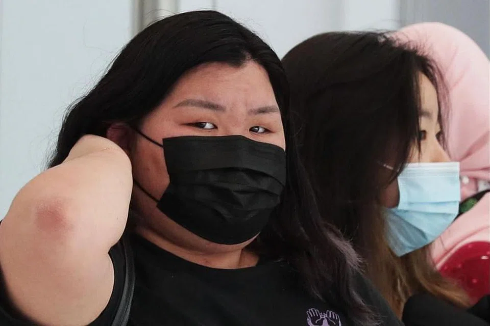 MEMANDU CUAI: Pelajar politeknik, Chew Jia Ying, memandu melebihi had kelajuan sehingga melanggar seorang penunggang basikal pada 2019, menyebabkan lelaki itu cedera teruk pada otaknya. - Foto BH oleh KELVIN CHNG