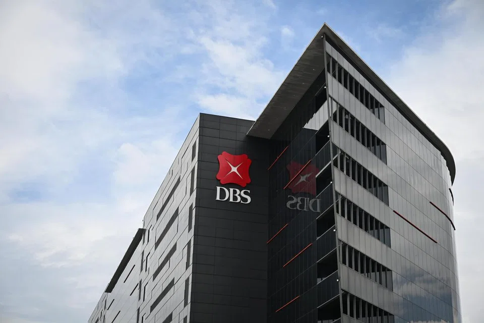 Pendapatan Bank DBS daripada perkhidmatannya untuk pelanggan berada meningkat kepada lebih $2 bilion pada 2023, naik dua kali ganda daripada 2015.