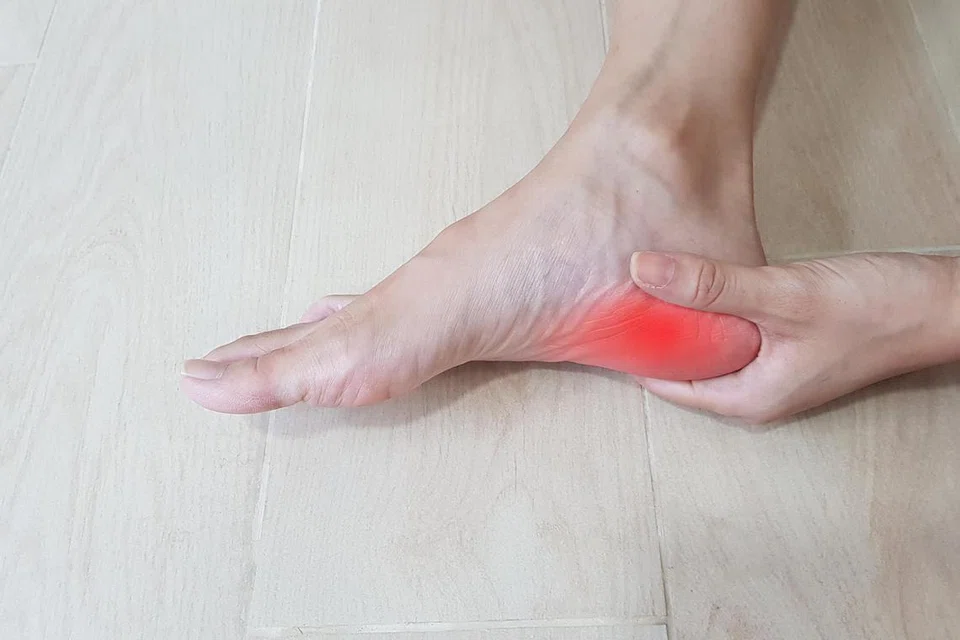 Fasciitis plantar adalah keradangan fasia plantar, jalur tisu tebal yang melintasi bahagian bawah kaki dan menyambungkan tulang tumit ke jari kaki. Keradangan itu menyebabkan sakit pada tumit dan bahagian bawah kaki.