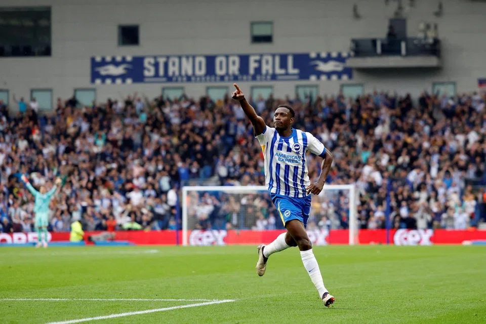 Penyerang Danny Welbeck meraikan gol sepakan percumanya untuk meletak Brighton & Hove Albion di hadapan ketika menentang Nottingham Forest di Stadium Amex pada 22 September.