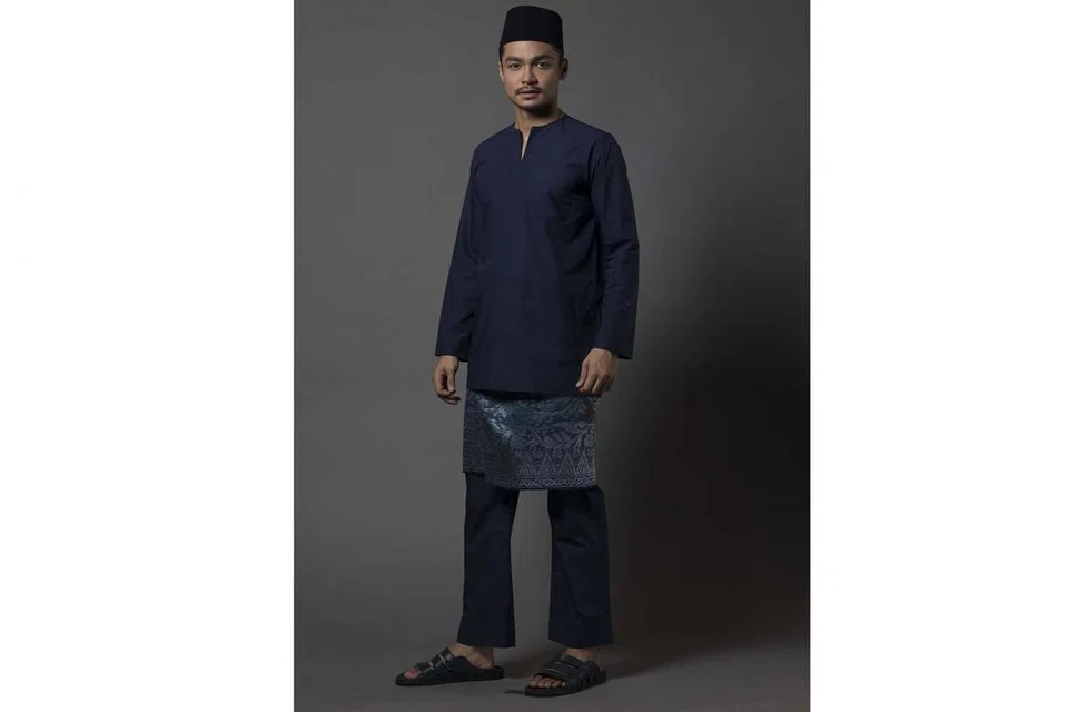 REZEKI MELIMPAH-RUAH: Baju Raya Kylez RTW oleh pelakon Malaysia, Syafiq Kyle, begitu laris sehingga habis dijual di CelebFest serta Bazaar Hari Raya OTH baru-baru ini. Baju Raya tersebut terdapat dalam desain kurta dan juga Baju Melayu. - Foto KYLEZ BY SYAFIQ KYLE