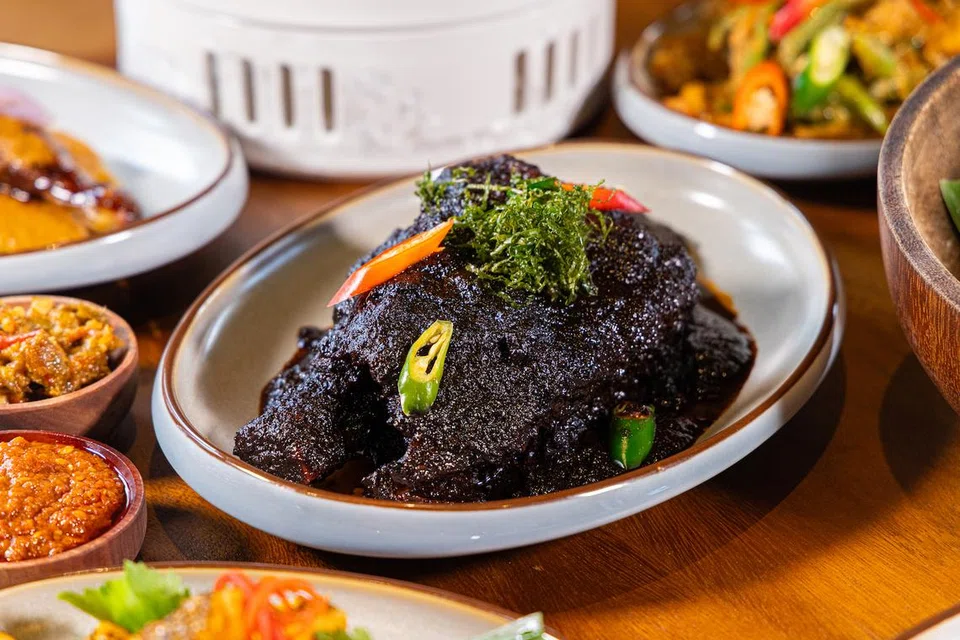 Hidangan khas BJ Kadir, rusuk lembu kicap. 