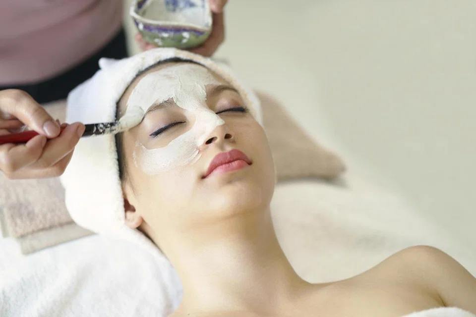 Masker berkrim lebih sesuai untuk rawatan jangka panjang yang mendalam, biasanya digunakan bersama rutin kecantikan mingguan.