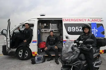 Pasukan Royal Animal Rescue, yang terdiri daripada dua bekas pegawai Pasukan Pertahanan Awam Singapura (SCDF), (dari kiri) Sarjan Mohamad Zaidi Zainal, dan Sarjan Mohamed Azhar Mohamed Ali, serta pengasas syarikat, Kapten Benjamin Burke, berusaha menyediakan perkhidmatan ambulans segera untuk haiwan dalam kecemasan.