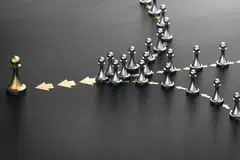 Kekuasaan yang dianugerahkan atau dimiliki harus bertujuan membawa kebaikan kepada semua, disertai hikmah dan kebijaksanaan. Ia bukanlah untuk menunjuk kekuatan tetapi kepimpinan yang berwawasan jauh.