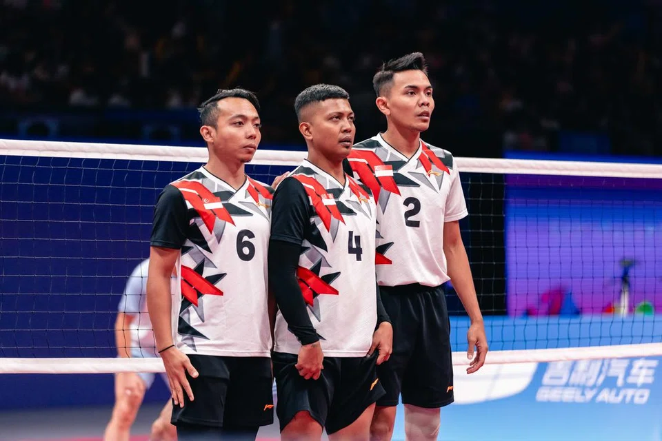 PERLU LEBIH PENGALAMAN: Dalam skuad Singapura seramai enam pemain di Sukan Asia Hangzhou, hanya tiga atlet – (dari kanan) A’fif Safiee, Ramli Sa’ari dan Umar Mohtar – yang telah ditampilkan dalam temasya sukan utama sebelum ini.