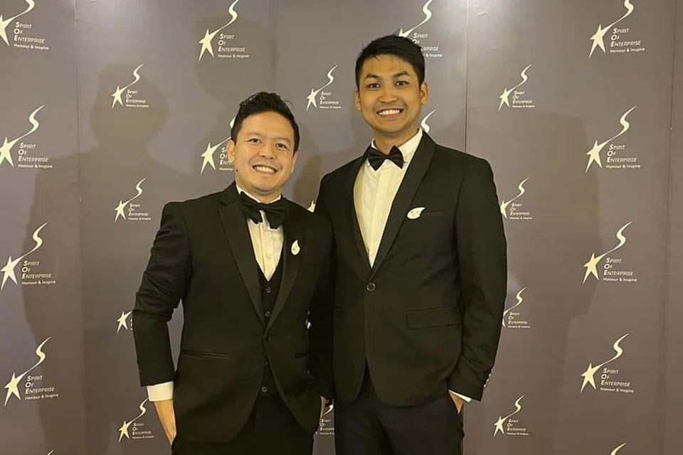 PENGASAS BERSAMA: Ketua Pegawai Operasi (COO) Kinobi, Encik Hafiz Kasman (kiri), bersama Ketua Pegawai Teknologi (CTO) Kinobi, Encik Joshua Phua.