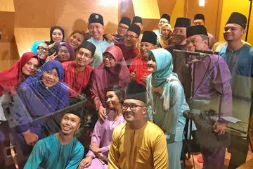 - Foto MAJLIS BAHASA MELAYU SINGAPURA