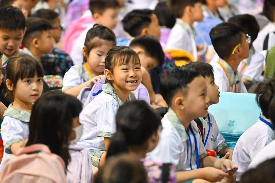 Desmond Lee, MOE, Darjah 1