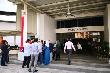 KES PENIPUAN HAJI: Beberapa individu yang difahamkan telah menyerahkan wang kepada Ustaz Fahrorazi Sohoi yang didakwa di mahkamah hari ini turut hadir di mahkamah pagi tadi.