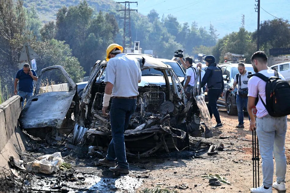 Penduduk meninjau kerosakan akibat serangan udara Israel ke atas daerah Masyaf, di wilayah Hama di tengah Syria, pada 9 September.
