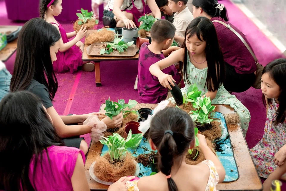 Kanak-kanak boleh mempelajari cara melestarikan bumi menerusi bengkel kemampanan di Pasar Kemampanan untuk Kanak-Kanak di Marina Square pada 25 dan 26 Mei. 