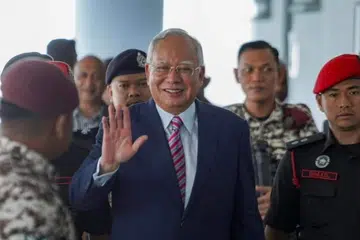 Encik Najib Tun Razak yang sedang menjalani hukuman penjara atas kesalahan pecah amanah, salah guna kedudukan dan pengubahan wang haram sejak 2022, bakal memfailkan permohonan untuk pengampunan penuh, selepas Lembaga Pengampunan pada 2 Februari lalu mengurangkan hukuman penjara dan denda terhadapnya. 