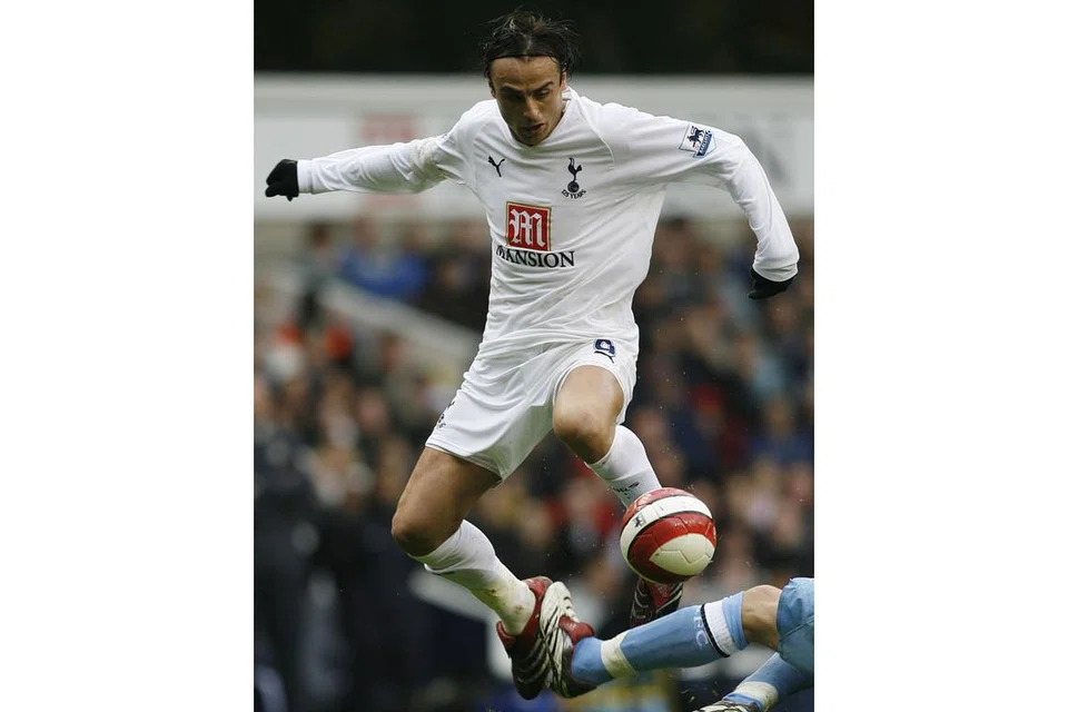 SPURS UNTUNG BESAR: Perpindahan Berbatov ke Manchester United menguntungkan Tottenham Hotspur, yang menerima bayaran sebanyak £30.75 juta untuk Berbatov. - Foto fail