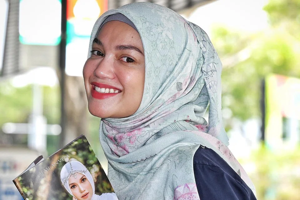 YAKIN ADA HIKMAH: Puteri Sarah Liyana Megat Kamaruddin menghasilkan buku riwayat hidupnya, ‘Puteri Sarah: Terus Melangkah’, sebagai hadiah buat wanita yang ingin bangkitkan diri di sebalik segala kesulitan hidup.
