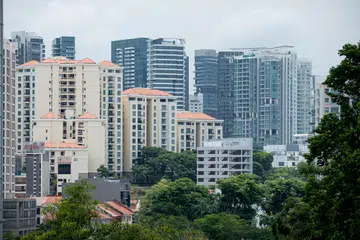 MAKIN RANCAK: Trend di Singapura yang dirangsang oleh kemasukan harta kekayaan dan bakat menyebabkan permintaan bagi pejabat kekal tinggi, harga rumah meningkat dan kenaikan mendadak harga sewa.