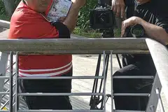 HASILKAN FILEM PENDEK: Sutradara Bob Koosemangat (kiri) dan penulis skrip, sinematografer dan penyunting Osman Kong telah bekerjasama menghasilkan filem pendek 'Kisah Anak Rantau' yang bakal ditayangkan secara percuma di pawagam di Kepri Mall Batam pada 26 Mac. - Foto NURMAYA ALIAS