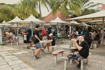 TUTUP TIGA BULAN: Pusat penjaja East Coast Lagoon Food Village akan ditutup dari 2 November hingga 1 Februari bagi kerja pengubahsuaian dan pembaikan. - Foto BH oleh DESMOND WEE