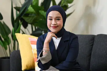 Penyanyi Malaysia, Ernie Zakri, mengorak langkah berani untuk berjinak-jinak dalam pasaran muzik Indonesia, sebagai bukti dirinya dahagakan ilmu dan ingin memperluas bakat nyanyiannya.