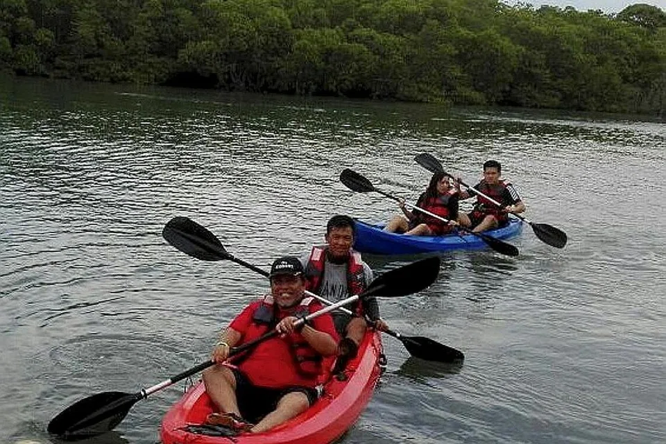 BERDAYUNG: Aktiviti sukan air seperti berkayak disediakan. - Foto ZAINAL ABIDIN JAMARI