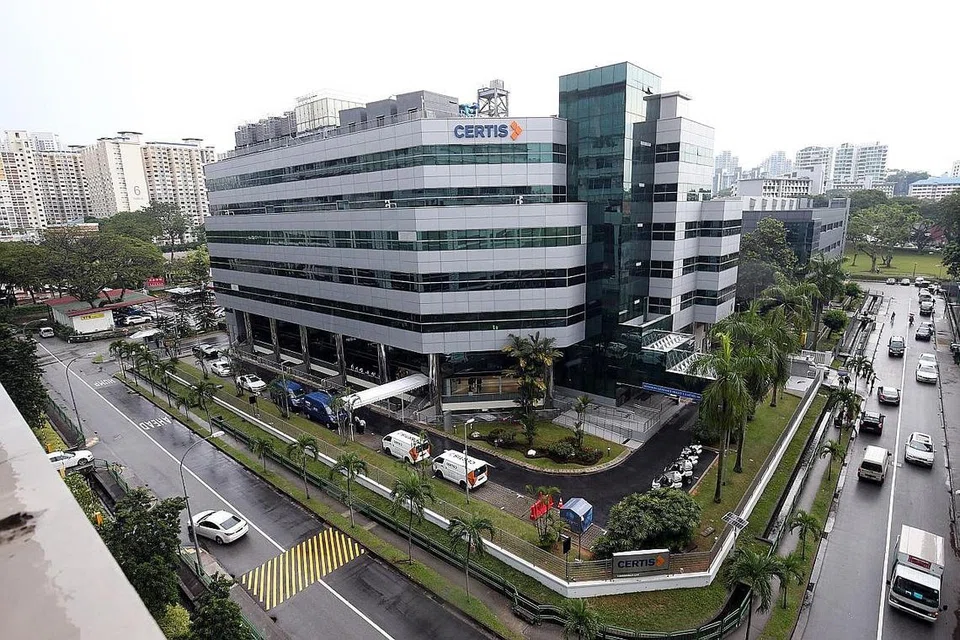 TIDAK DEKAT: Pegawai keselamatan yang telah dikerah semasa acara Chingay tahun ini dan kemudian didapati menghidap koronavirus tidak berada dekat dengan peserta atau penonton. Beliau juga telah pergi bekerja di Pusat Certis Cisco (gambar). - Foto fail