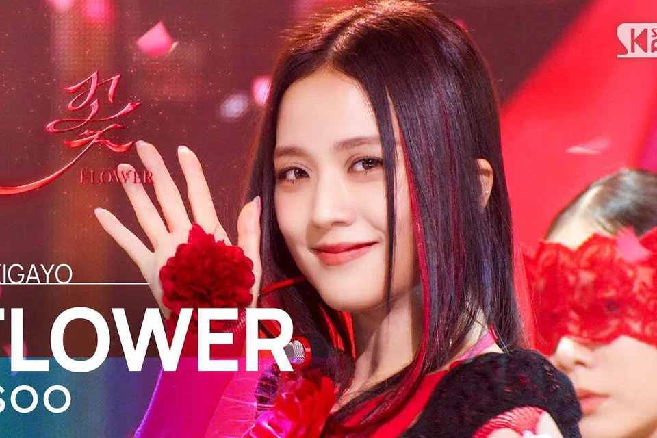 CINTA TOKSIK DALAM ‘FLOWERS’: Cabaran tarian ‘Flowers’ nampak santai sahaja tetapi mengandungi kisah cinta toksik yang Jisoo sampaikan secara begitu selamba.