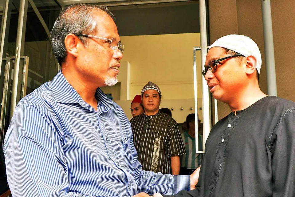 DATANG MELAWAT: Menteri Bertanggungjawab bagi Ehwal Masyarakat Islam, Dr Yaacob Ibrahim, dan Menteri Sekitaran dan Sumber Air, Encik Masagos Zulkifli Masagos Mohamad (gambar), semalam mengunjungi keluarga Allahyarham Nasrulhudin di Tampines. 