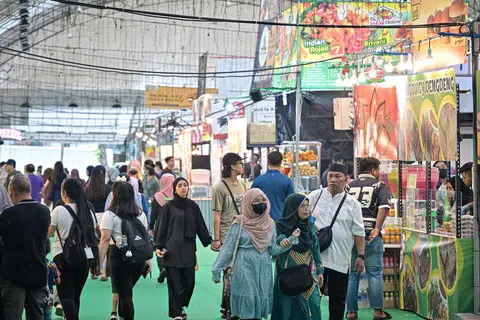 Beberapa bazar Ramadan, termasuk Bazar Raya Geylang Serai, Bazar Gemilang Kampong Gelam, dan Bazar Raya Utara di Woodlands dan Sembawang, sudah menyewakan sekurang-kurang 70 peratus gerai mereka beberapa hari menjelang Ramadan.