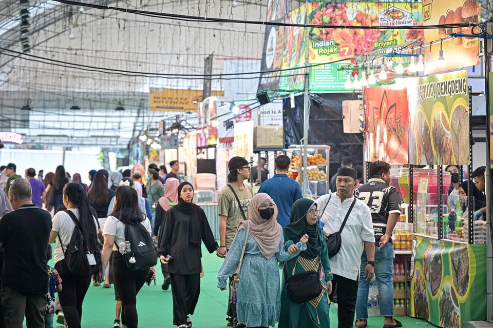 Beberapa bazar Ramadan, termasuk Bazar Raya Geylang Serai, Bazar Gemilang Kampong Gelam, dan Bazar Raya Utara di Woodlands dan Sembawang, sudah menyewakan sekurang-kurang 70 peratus gerai mereka beberapa hari menjelang Ramadan.