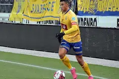 KEMBALI MENYENGAT: Ikhsan Fandi menjaringkan gol pada minit ke-90 lalu meraih mata seri 1-1 buat pasukannya FK Jerv yang menentang Stjordals-Blink Ahad lalu. - Foto FK JERV