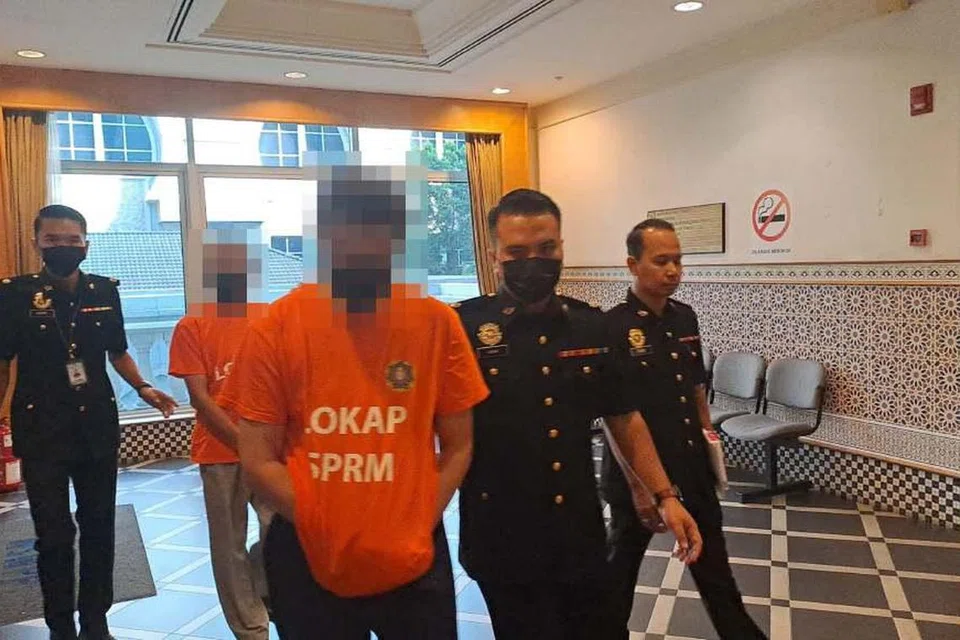 Dua pegawai kanan badan berkanun ditahan SPRM kerana disyaki salah guna kuasa dan penyelewengan dana RM1.2 bilion membabitkan peruntukan pinjaman daripada Kementerian Kewangan.