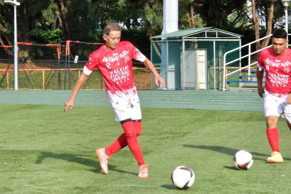 TERBUKA KEPADA SESIAPA SAJA: Bola sepak berjalan boleh mendatangkan manfaat kepada semua orang, tidak kira usia ataupun jantina.