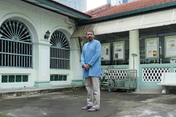 MASJID BERWAJAH BARU: Menurut Pengerusi Masjid Jamae Chulia, Encik Rasheed Zaman Mohamed Rashad, kerja peningkatan hampir 90 peratus siap, namun dana dan sokongan ramai masih diperlukan. 