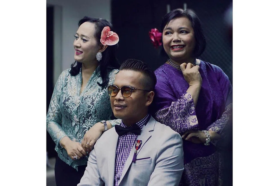 Samsiah Rahim (kiri). - Foto NADA PERSONA