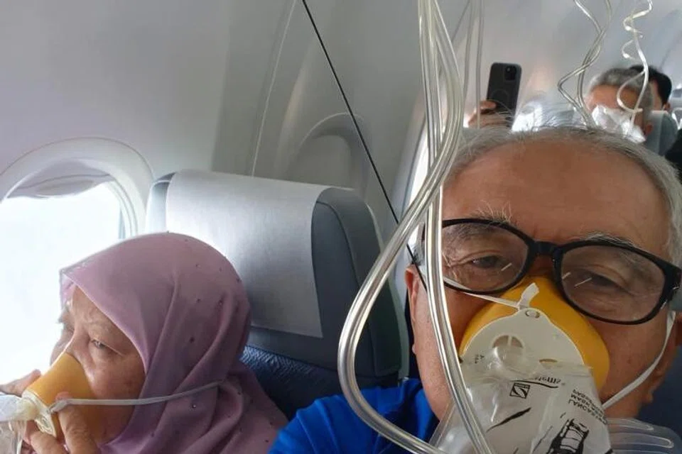 Encik Abdul Jalil dan isterinya, antara ratusan penumpang yang mengalami situasi cemas dalam penerbangan pesawat Malaysia Airlines dari Kuala Lumpur ke Bintulu, Sarawak, pada 21 Oktober.