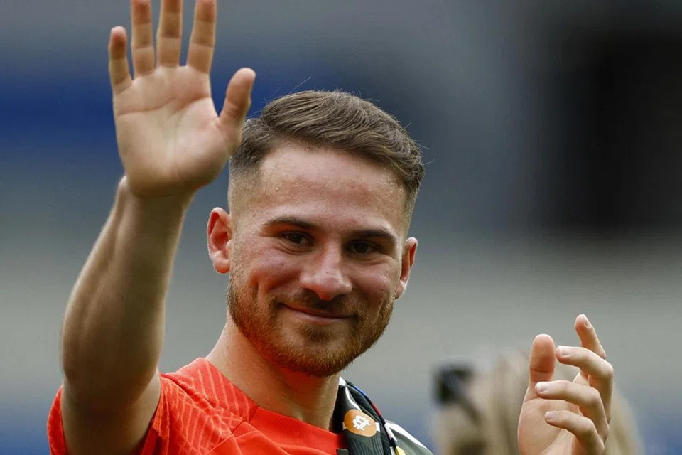MUKA BARU: Penyokong Liverpool boleh melihat secara dekat pemain baru mereka, Alexis Mac Allister.