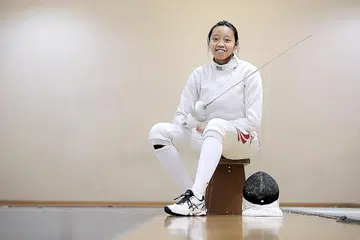 HARAP BUKA LALUAN BAGI YANG LAIN: Kiria berharap penyertaan sulung beliau dan rakannya Amita Berthier di Sukan Olimpik Tokyo akan membuka laluan bagi pelawan pedang muda lain Singapura mencapai impian mereka. - Foto BM oleh GAVIN FOO
