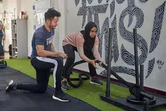 PASTIKAN KESELAMATAN: Studio kesihatan seperti 1-Habit antara lain akan menimbangkan kemungkinan menggunakan kit ujian pantas antigen (ART), sebagai rutin tetap untuk kakitangannya agar semua dapat bersenam dengan selamat. (Gambar latihan ini diambil semasa Fasa Tiga) - Foto ihsan AQILAH NORAZMAN