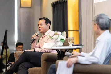 USAHA PERTINGKAT KESEJAHTERAAN PEKERJA GAJI RENDAH: Menteri Negara Kanan (Tenaga Manusia merangkap Pertahanan), Encik Zaqy Mohamad, di satu sesi dialog dengan pihak majikan menyentuh Model Gaji Progresif (PWM) berkata pemerintah akan memperkenalkan Penanda Gaji Progresif (Progressive Wage Mark) pada penghujung tahun ini. - Foto FACEBOOK/ZAQYMOHAMAD