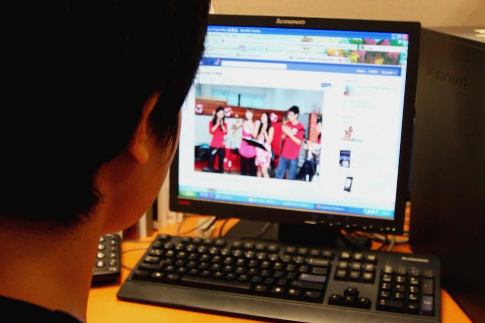 MASYARAKAT PELBAGAI, PANDANGAN PUN RENCAM: Pandangan daripada pelbagai lapisan masyarakat dan kecenderungan perlu dihormati dan didengari, menurut peserta perbincangan Meja Bundar Berita Minggu. - Ilustrasi foto fail