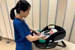 Sekitar 300 bayi yang dilahirkan di Hospital Wanita dan Kanak-Kanak KK (KKH) akan menerima kerusi kereta sebagai sebahagian daripada inisiatif baru untuk menggalakkan ibu bapa memastikan keselamatan perjalanan bayi mereka.
