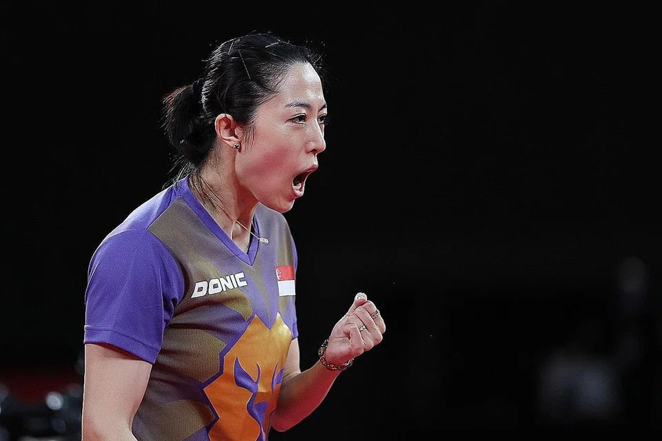 LEPASI JANGKAAN: Pemain tenis meja Singapura Yu Mengyu berjaya ke perlawanan main habis atau 'playoff' pingat gangsa perseorangan wanita. - Foto EPA-EFE 
